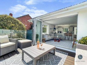 Seafeathers - Luxury Holiday Home with Sea Views